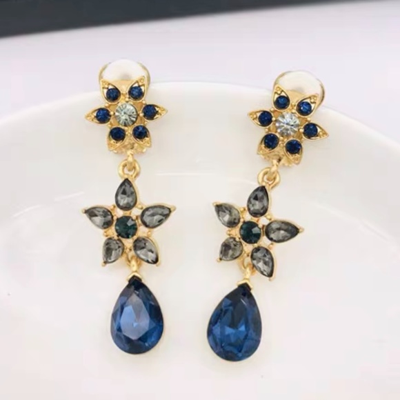 Oscar de la Renta Jewelry - Oscar De la Renta navy crystal flower earrings